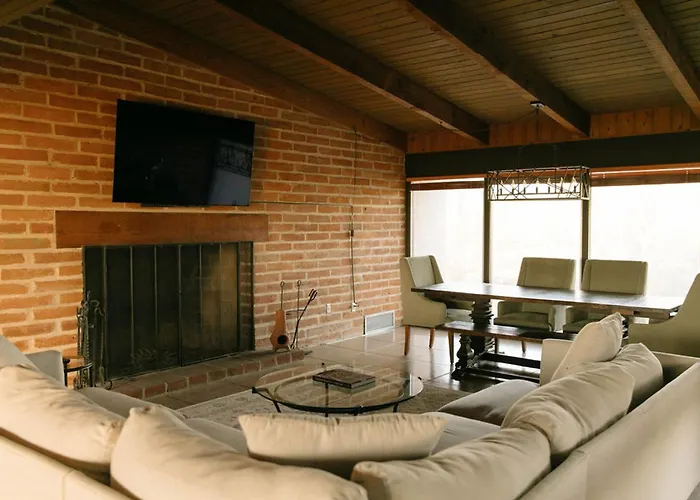 Sunrock On 8 Acres Holiday home *